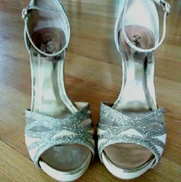 Heels - Picture 2 of 2